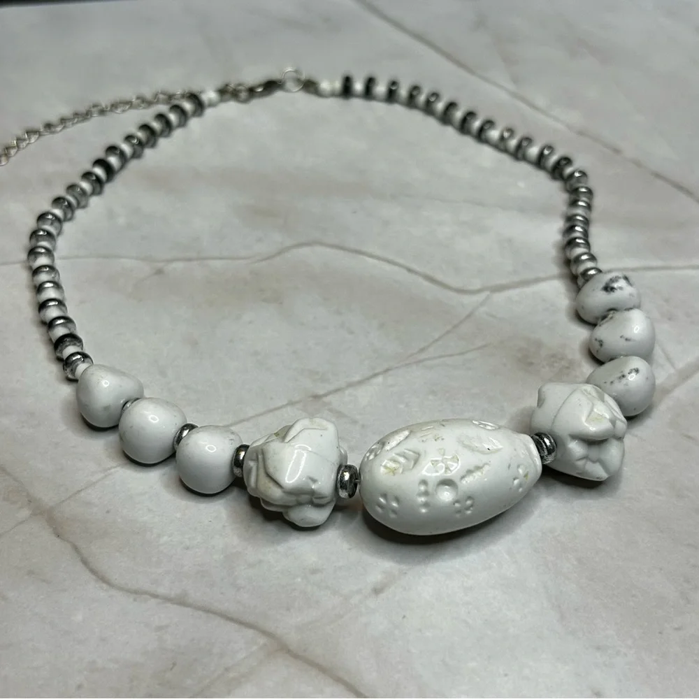 Exquisite White and Silver Tone Beaded Necklace